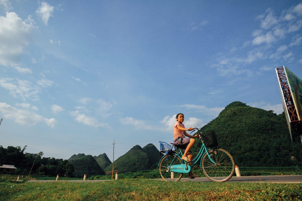 Girl on Bicycle, Sơn La Vietnam. © Adam Cohn, 2011