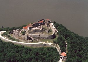 Giro d'Italia Set to Visit Visegrád Castles. © Wikipedia